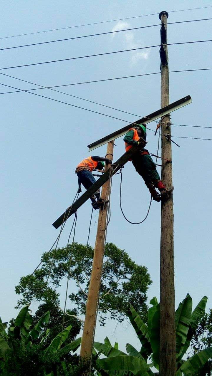 Engineers on Pole Top